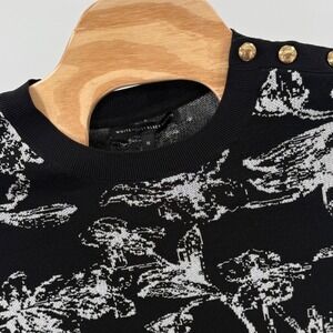 White House Black Market Floral Knit Top Gold Button Elegant Chic SS Classic M
